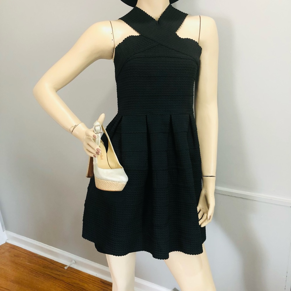 DEE ELLE Beautiful Dress. Color Black.Size M